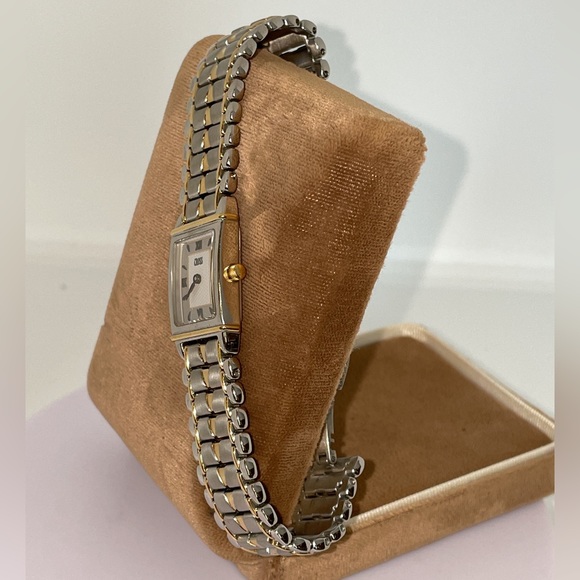 Vintage CROSS Swiss Timepiece Watch Stainless Steel Yellow Gold Water Resistant - Picture 10 of 15